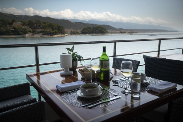 APT Travelmarvel Princess Eleganza Top Deck Lunch.jpg